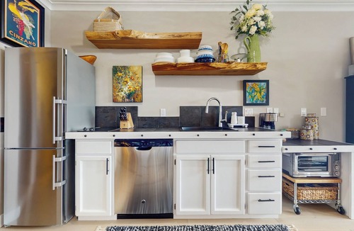 Langley Apartment | Cascade Mtn & Water Views! Couples Getaway