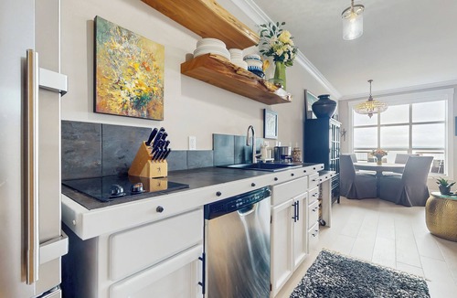 Langley Apartment | Cascade Mtn & Water Views! Couples Getaway