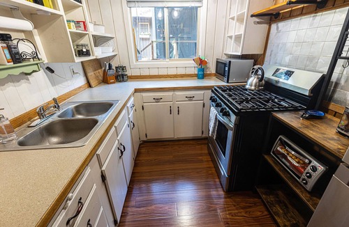 Marblemount Cabin | Cascade River Cabin + Hot Tub, Firepit