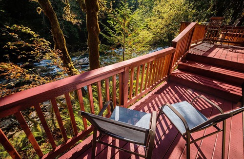 Marblemount Cabin | Cascade River Cabin + Hot Tub, Firepit