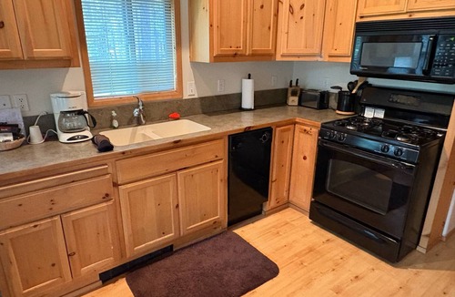 Crescent Cabin | Cascade Fiesta Chalet, Pet Friendly 3 - 511