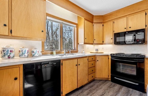 Falmouth Foreside House | Casco Bay Classic - Oceanfront, 10MinsToPortland, Private Beach, Seaside Firepit