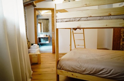 Naves Hostel | Cases Altes de Posada