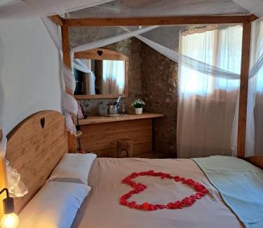 Naves Hostel | Cases Altes de Posada