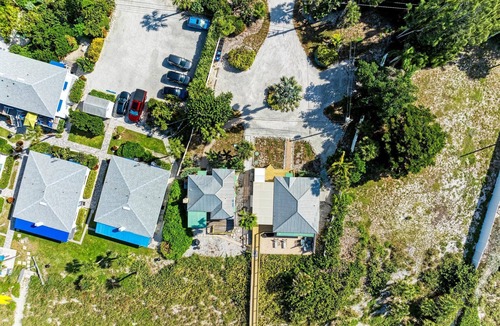 Nokomis Cottage | Casey Key Beachfront Escape: Charming 1BR Cottage