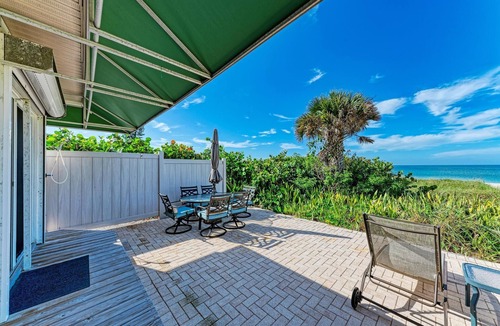 Nokomis Cottage | Casey Key Beachfront Escape: Charming 1BR Cottage