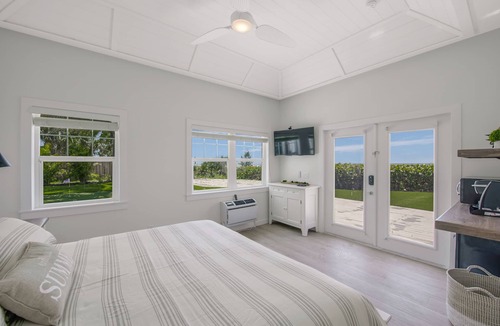 Nokomis Hotel | Casey Key Resorts - Beachfront