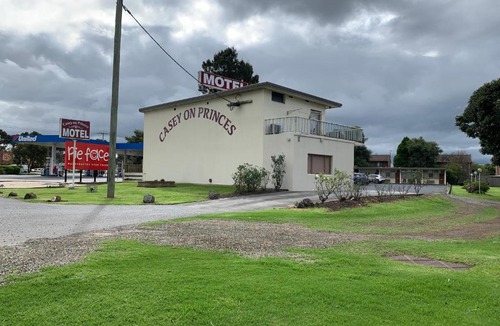 Hallam Hotel | Casey on Princes Motel