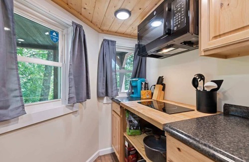 Cullowhee House | Casey Paradise Tiny Home Mountain Retreat near WCU
