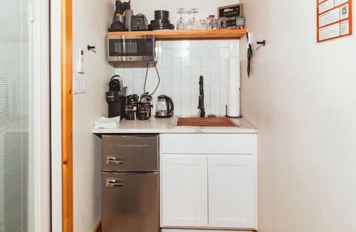 Athens House | Casita 4 · Whimsical cozy tiny home in nature near water