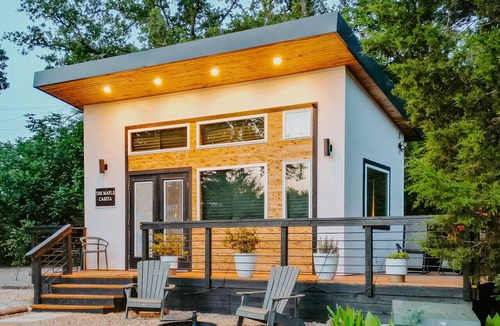 Athens House | Casita 4 · Whimsical cozy tiny home in nature near water