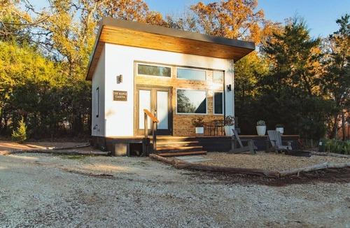 Athens House | Casita 4 · Whimsical cozy tiny home in nature near water