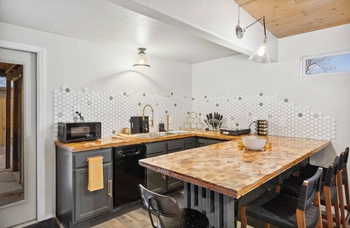 Albuquerque Apartment | Casita-Abeja North Valley