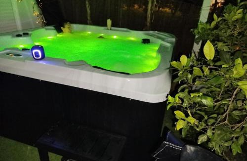 Beniajan Apartment | Casita acristalada con jacuzzi