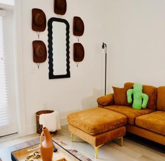 McNeil Apartment | Casita Cactus - Quick to Q2 & Domain - WiFi plus Pool