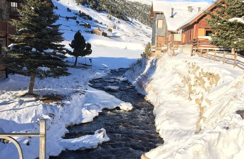Soldeu Cabin | Casita de madera a Peu del Riu Incles. Sol y Nieve