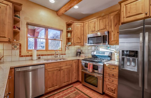 Northeast Santa Fe House | Casita Del Norte ~ Private Adobe Home ~ Plaza/Museums/5-Star Dining/Pickle Ball