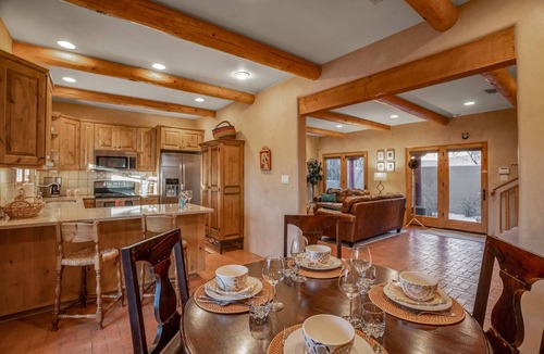 Northeast Santa Fe House | Casita Del Norte ~ Private Adobe Home ~ Plaza/Museums/5-Star Dining/Pickle Ball