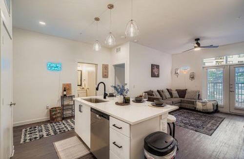 McNeil Apartment | Casita Lonestar - Pool View - Free Parking