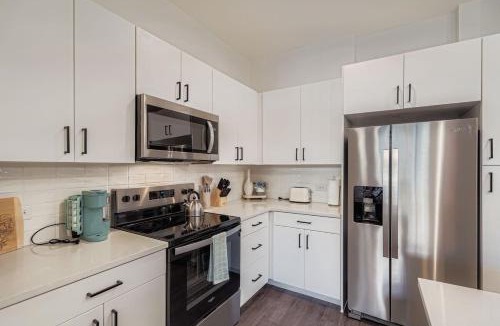 McNeil Apartment | Casita Lonestar - Pool View - Free Parking