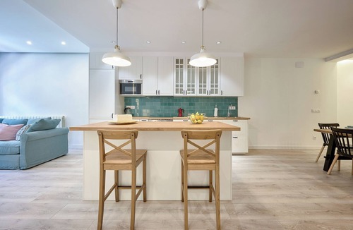 Logrono Historic Centre Apartment | Casita Mela - Apt. for 8 pax w/terrace in Logroño