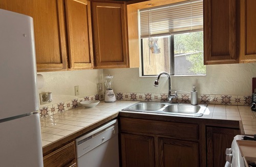 Tanque Verde Cabin | CASITA ON 10.5 ACRE GUEST RANCH, POOL! Full Kitchen, BBQ, Private Yard, Firepit