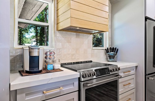 Tool House | Casita on the Cove with Bunkhouse, Cinema Room and Hot Tub