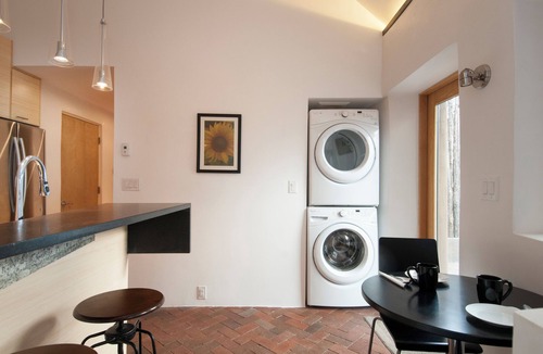 Historic Eastside Cottage | Casita San Acacio Walk to Canyon Road