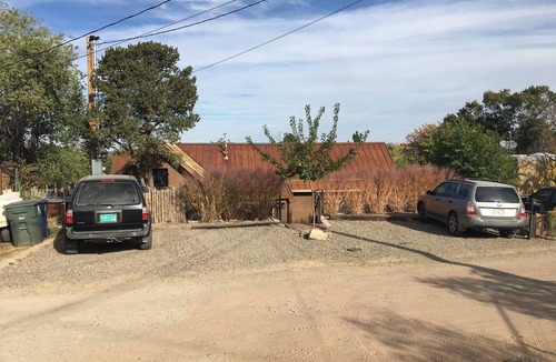 Historic Eastside Cottage | Casita San Acacio Walk to Canyon Road