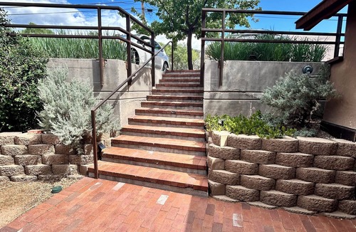Historic Eastside Cottage | Casita San Acacio Walk to Canyon Road