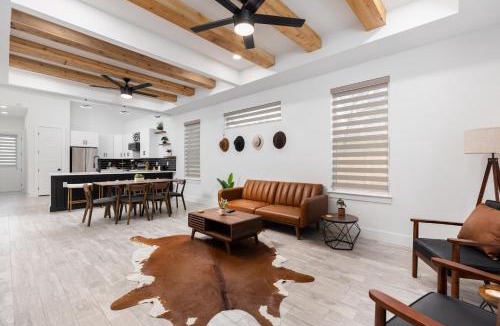 San Antonio House | Casita Tejas! Dowtown, The Pearl, Frost Center