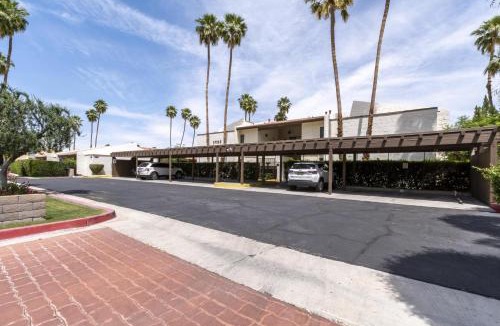 Canyon Corridor Apartment | Casitas del Monte