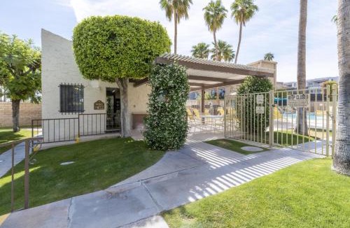 Canyon Corridor Apartment | Casitas del Monte