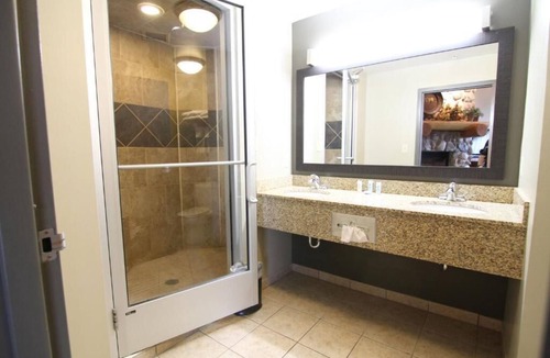 Evansville Hotel | Casper C'mon Inn Hotel & Suites