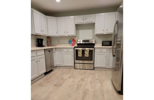 Pennington House | Cast Away - 2 Bedroom Bungalow with Hot Tub
