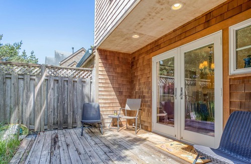 Shorepine Village House | Castawaves