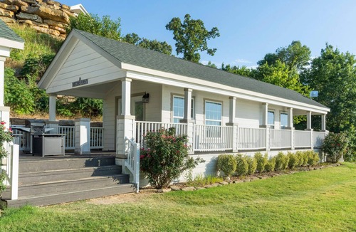 Sperry Cottage | Castaway at CrossTimbers Marina