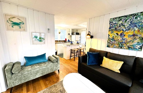 Campground Landing Cottage | Castaway Cottage on the bay~Dog Friendly Too!