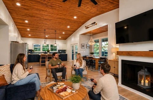 Shenandoah House | Castaway Cottage | Riverfront Shenandoah Views & Fire Pit