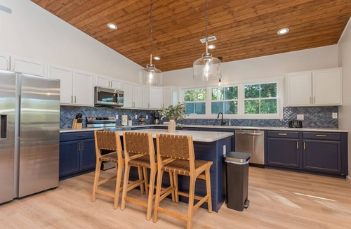 Shenandoah House | Castaway Cottage | Riverfront Shenandoah Views & Fire Pit