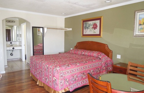 Orange Hotel | Castaway Motel