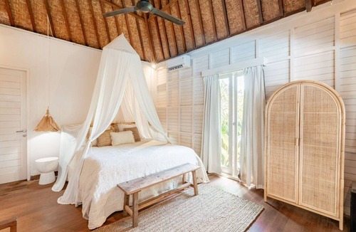 Mushroom Bay Hotel | Castaway Resort