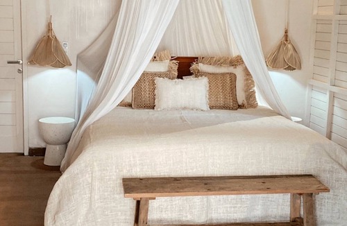 Mushroom Bay Hotel | Castaway Resort