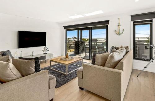 San Remo House | Castaway Views