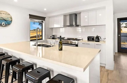 San Remo House | Castaway Views on Broadway