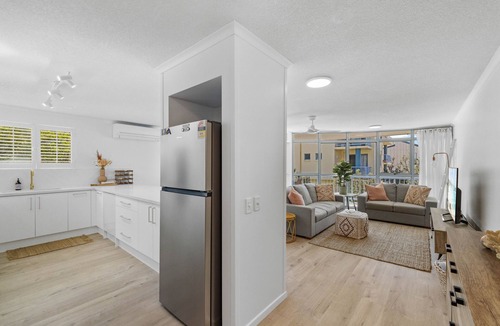 Castaways Beach Apartment | Castaways Beach luxury beachfront apartment