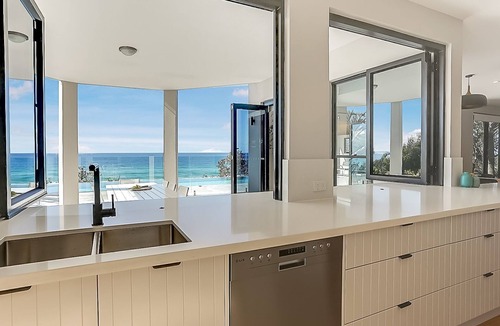 Castaways Beach House | Castaways Beach Escape - 6 Bedroom