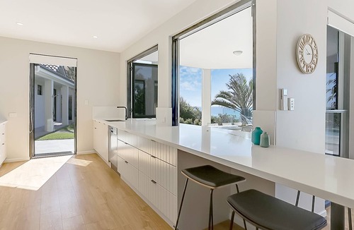 Castaways Beach House | Castaways Beach Escape - 6 Bedroom