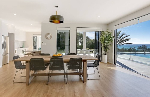 Castaways Beach House | Castaways Beach Escape - 4 Bedroom