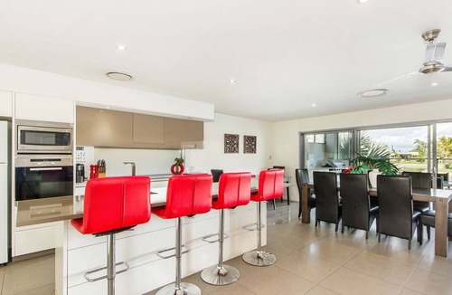 Mermaid Waters House | Castaways on the Gold Goast